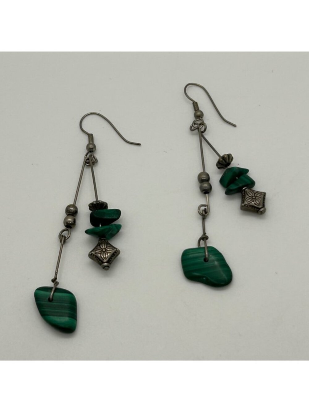 Vintage Bohemian Malachite Dangle Earrings Silver-Tone Natural Stone Chips - Picture 15 of 15